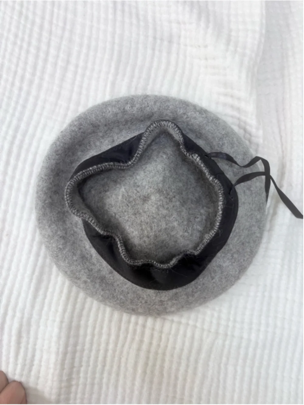 Girl’s Unbranded Gray Beret with Brown Fur Pom Pom One Size